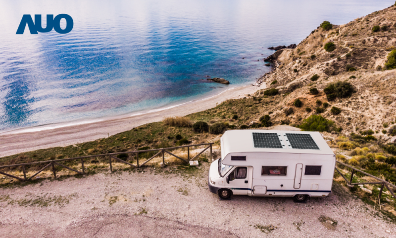 「可撓輕量化太陽光電板SunCurva」使用輕量特殊耐候型複合板取代傳統太陽能板的玻璃前板，不僅降低70%重量，每米平方僅3Kg；具有抗衝擊性能及通過電磁相容性測試，可應用於交通運輸工具，如露營車、遊艇等